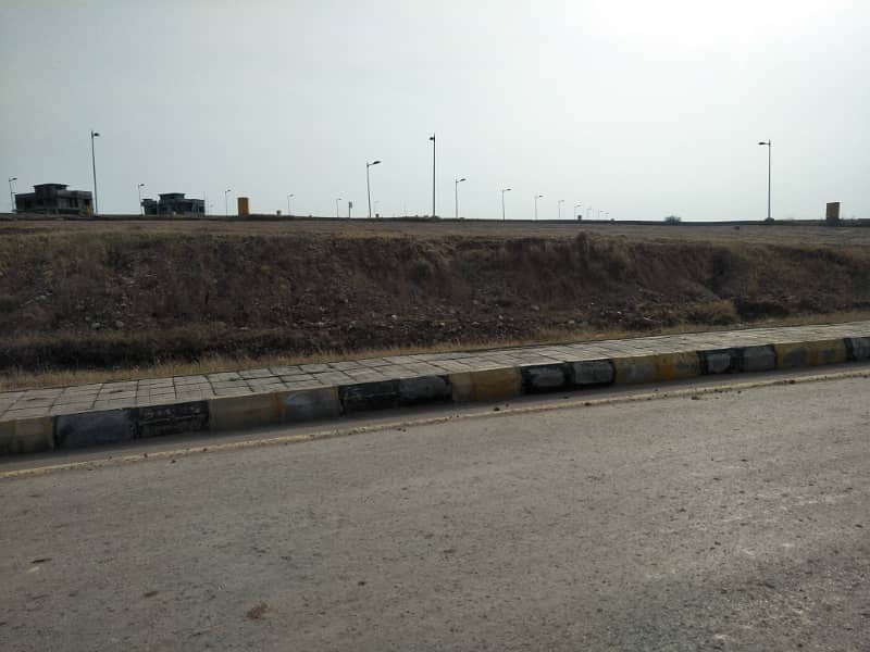 10 Marla Plot in Block I, Bahria Town Phase 8 Prime Location at Investor Price 3