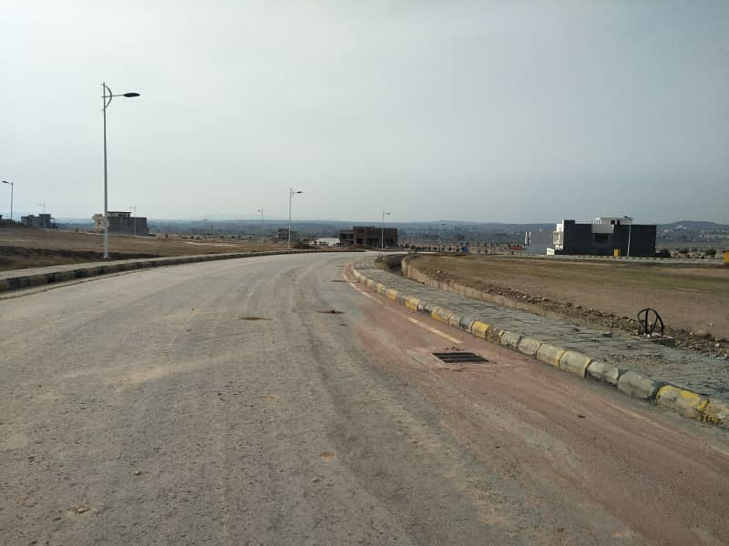 10 Marla Plot in Block I, Bahria Town Phase 8 Prime Location at Investor Price 5