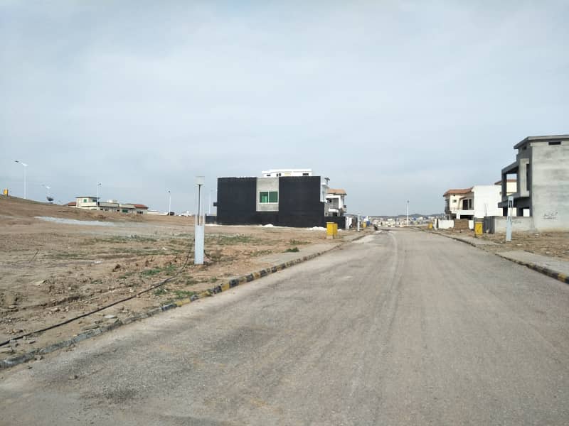 10 Marla Plot in Block I, Bahria Town Phase 8 Prime Location at Investor Price 20