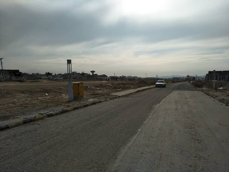 10 Marla Plot in Block I, Bahria Town Phase 8 Prime Location at Investor Price 29