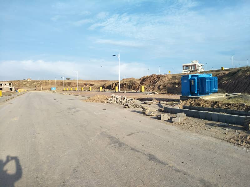 10 Marla Plot in Block I, Bahria Town Phase 8 Prime Location at Investor Price 30