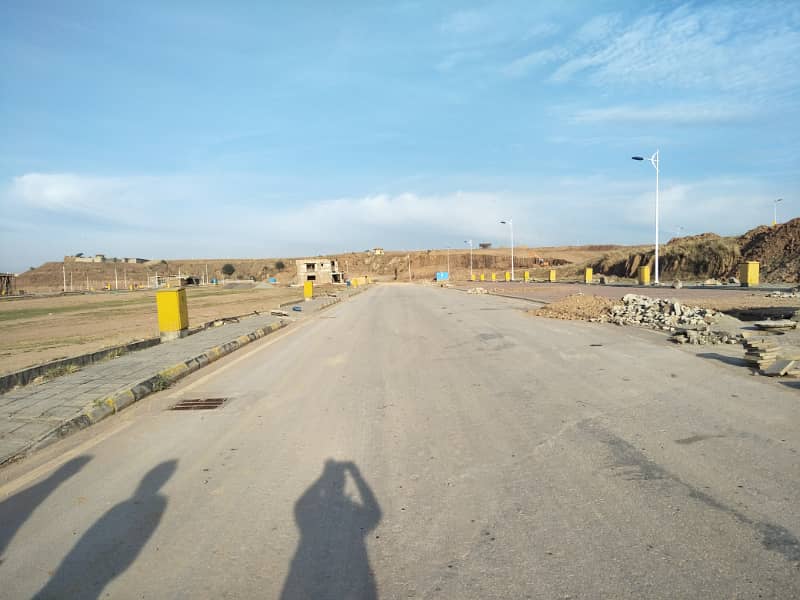 10 Marla Plot in Block I, Bahria Town Phase 8 Prime Location at Investor Price 31