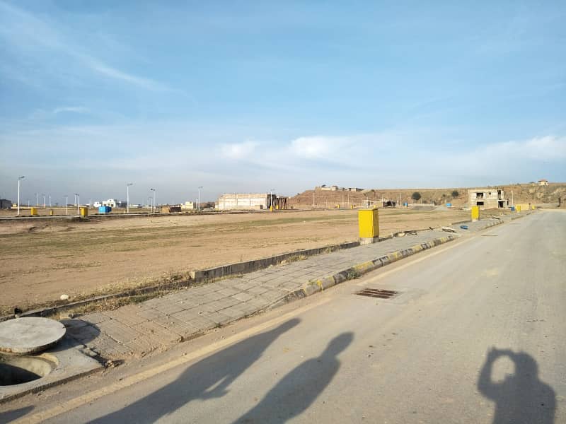 10 Marla Plot in Block I, Bahria Town Phase 8 Prime Location at Investor Price 33