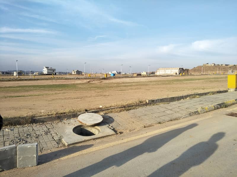 10 Marla Plot in Block I, Bahria Town Phase 8 Prime Location at Investor Price 34