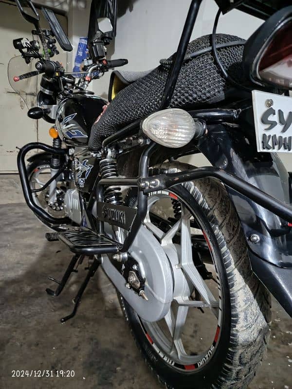 Suzuki Gs 150 SE 7