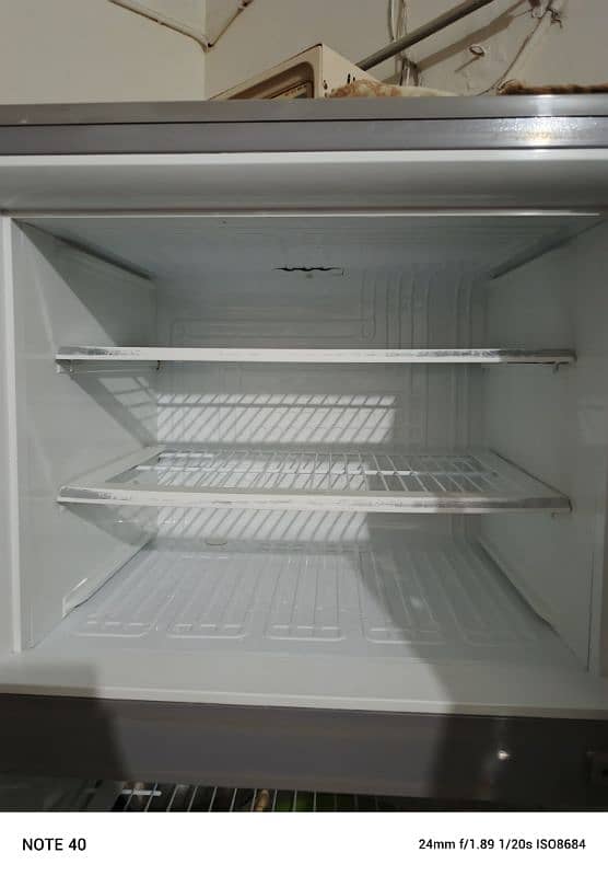 PEl company ka fridge he dubbel door 4