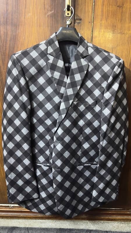 Classy 3 Piece men suit Size 42 untouched 3