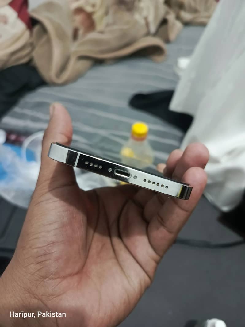 13 pro max 256 gb 99 health white colour 10/10 condition 5