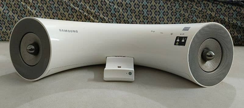 Samsung Mobile Dock Speaker DA-E 560 1