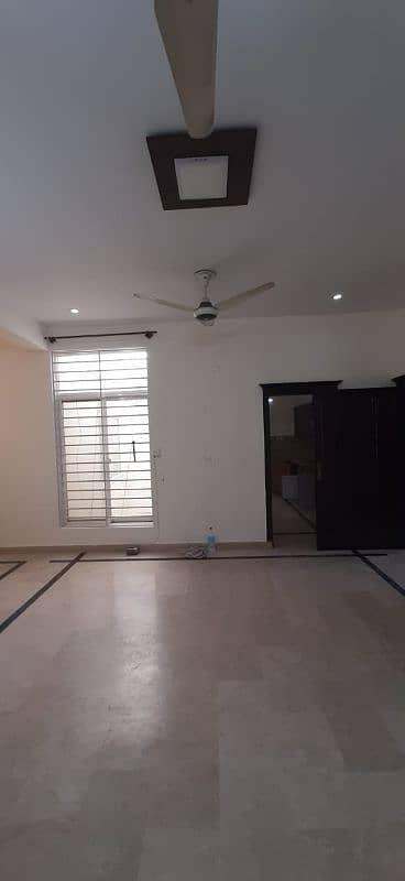 11marla upper portion avelebal for rent 9