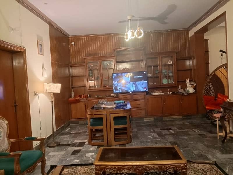 10 Marla Lower Portion For rent In Allama Iqbal Town 0