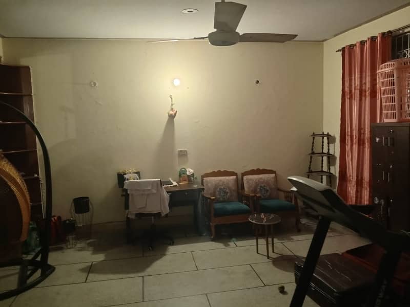 10 Marla Lower Portion For rent In Allama Iqbal Town 4