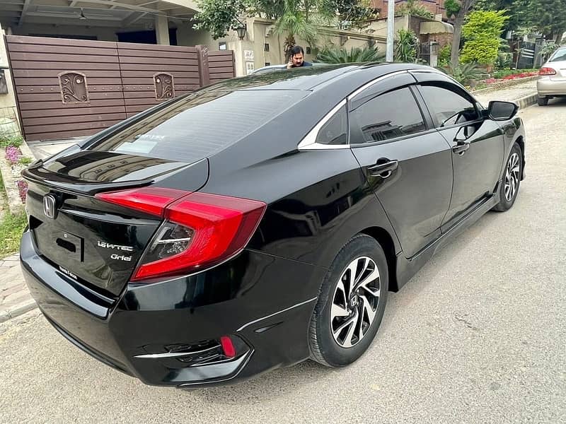 Honda Civic UG 1.8 fully loaded 2017 1