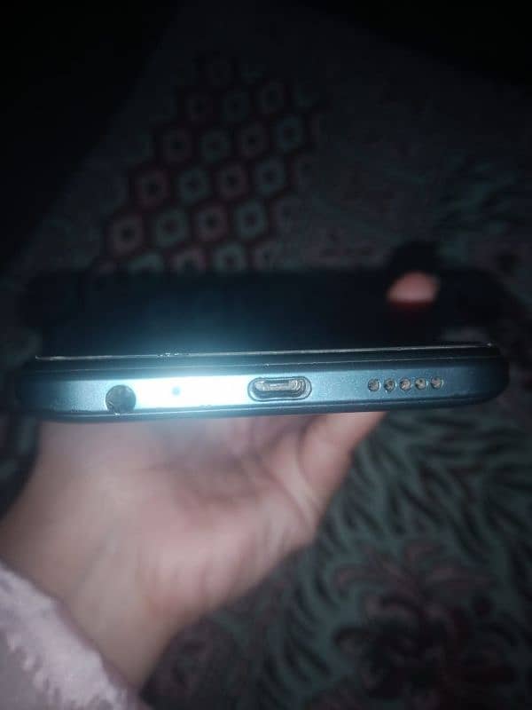 I am seeling my phone Tecno spark 8c 3