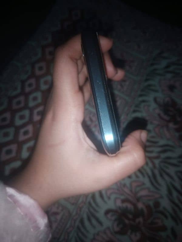 I am seeling my phone Tecno spark 8c 4