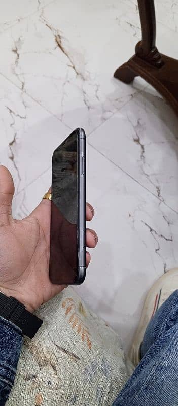 iphone 11 jv 64gb 4 month sim time ha 10 by 9 condition 1