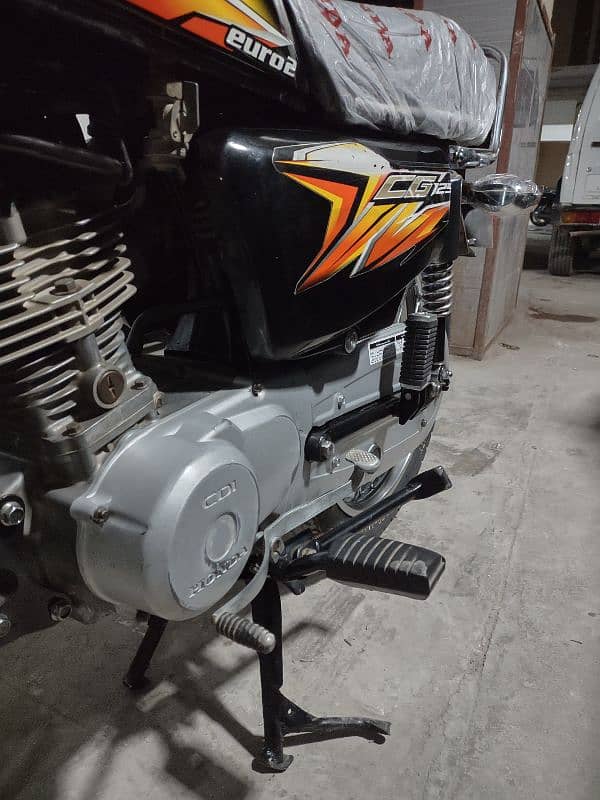 Honda 125 model 2021 HYD num 5month engin head seald 7