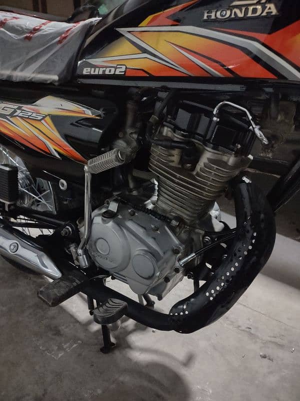 Honda 125 model 2021 HYD num 5month engin head seald 11