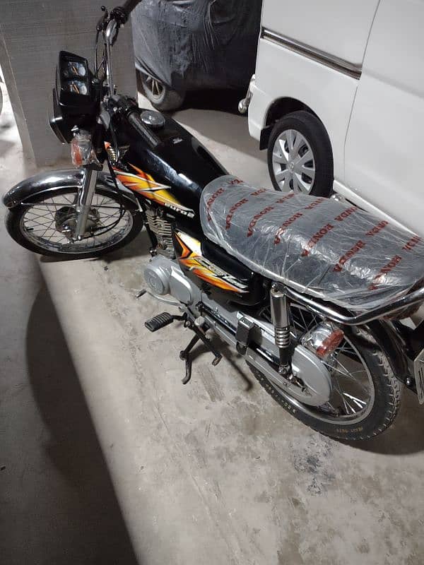 Honda 125 model 2021 HYD num 5month engin head seald 14