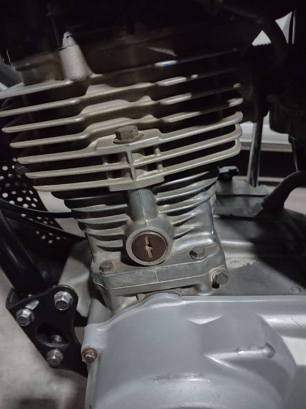 Honda 125 model 2021 HYD num 5month engin head seald 17