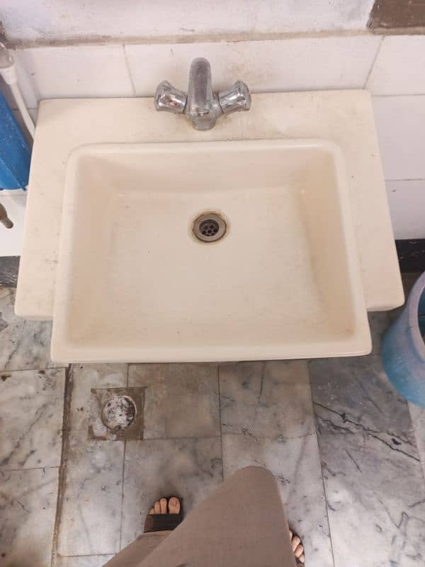 Basin with mixer. like new 1