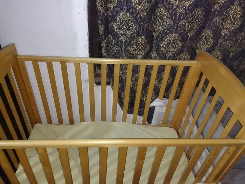 baby wooden bed condition 10/10 1