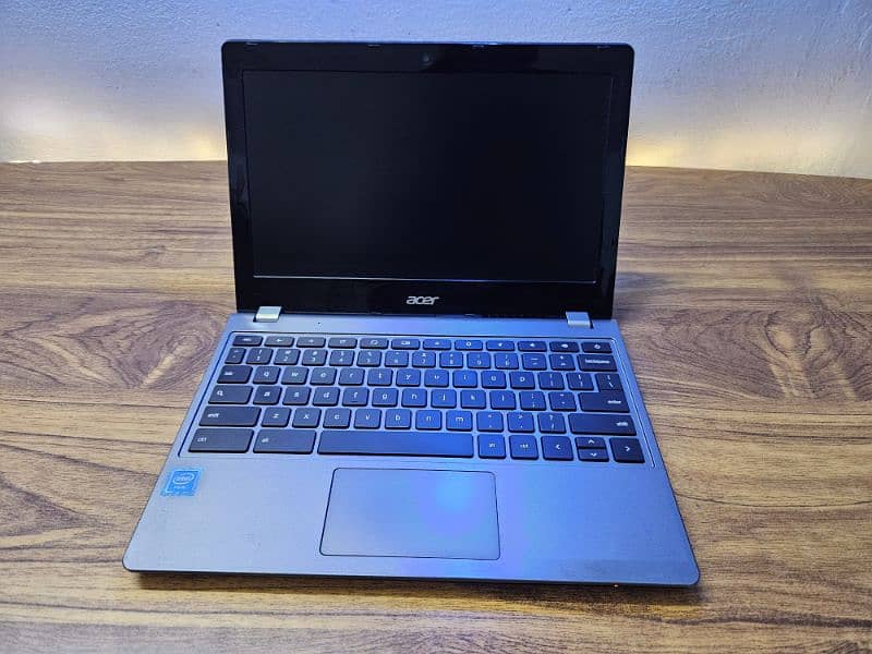 ACER Slim Laptop with SSD 7