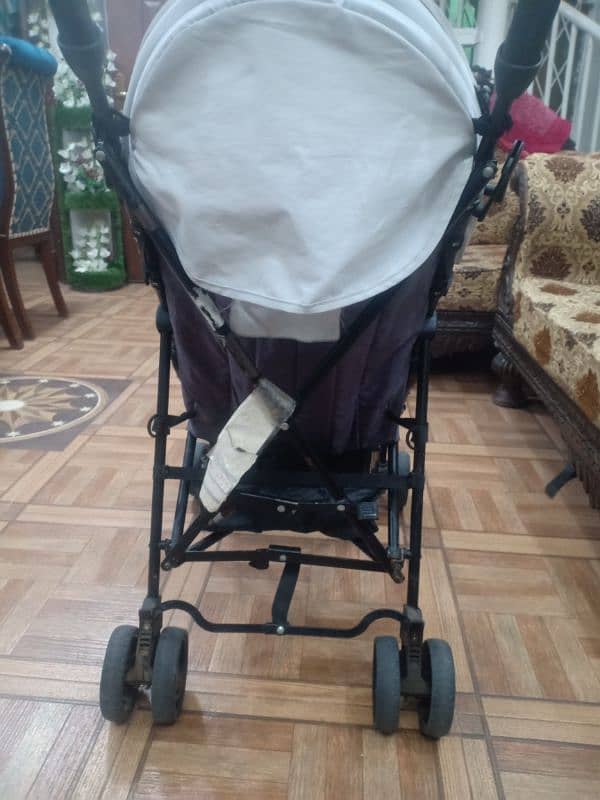 Dubai imported foldable stroller available for sale. Easy to carry. 1