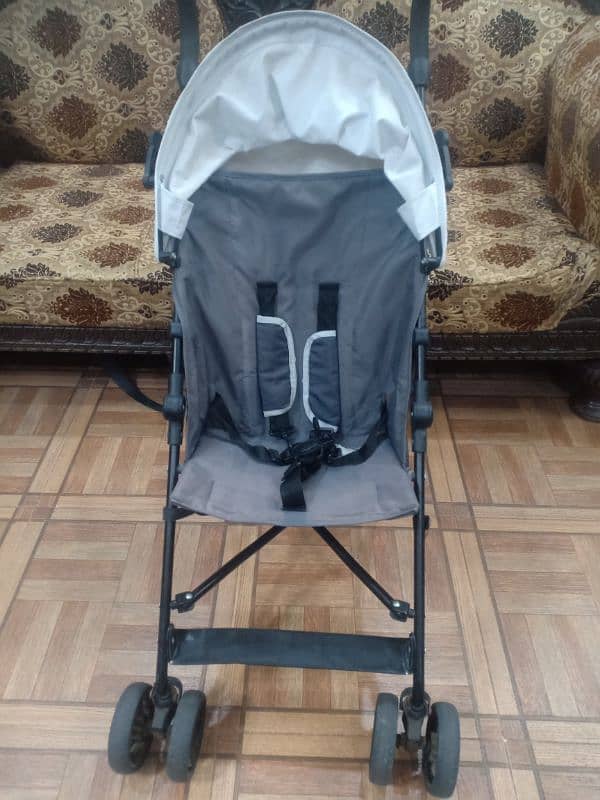 Dubai imported foldable stroller available for sale. Easy to carry. 2