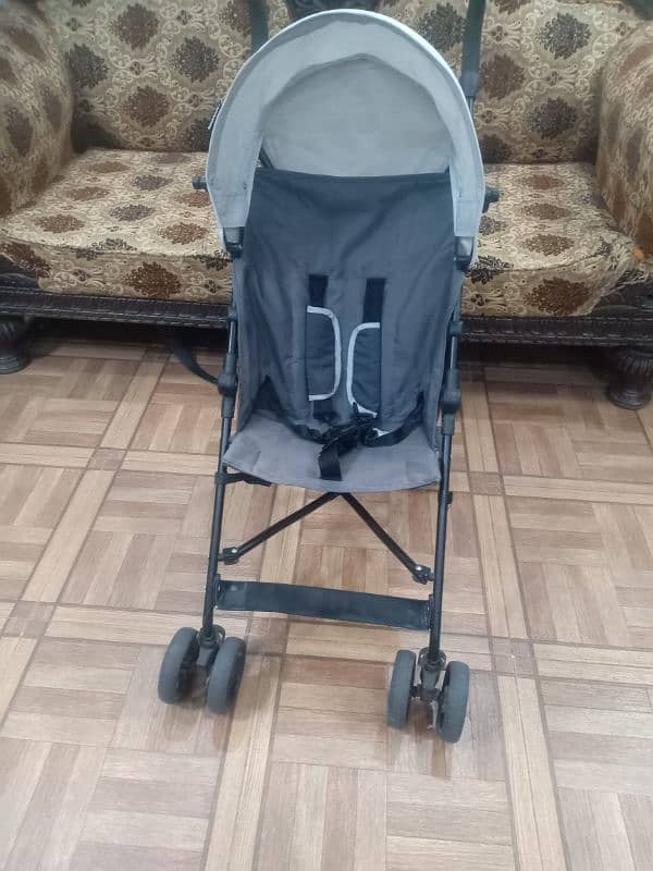 Dubai imported foldable stroller available for sale. Easy to carry. 5