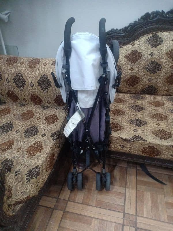 Dubai imported foldable stroller available for sale. Easy to carry. 9