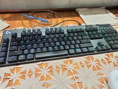 Logitech G915 Clicky Switches Low Profile Mechanical Gamming Keybaord