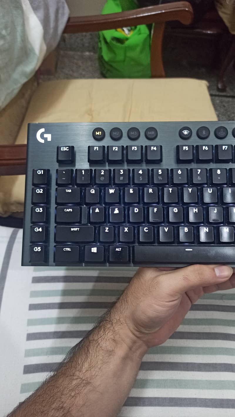 Logitech G915 Clicky Switches Low Profile Mechanical Gamming Keybaord 2