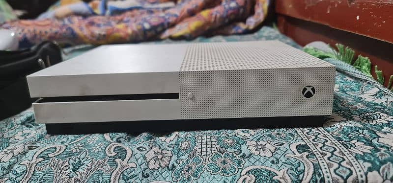 Xbox One S 360GB 1