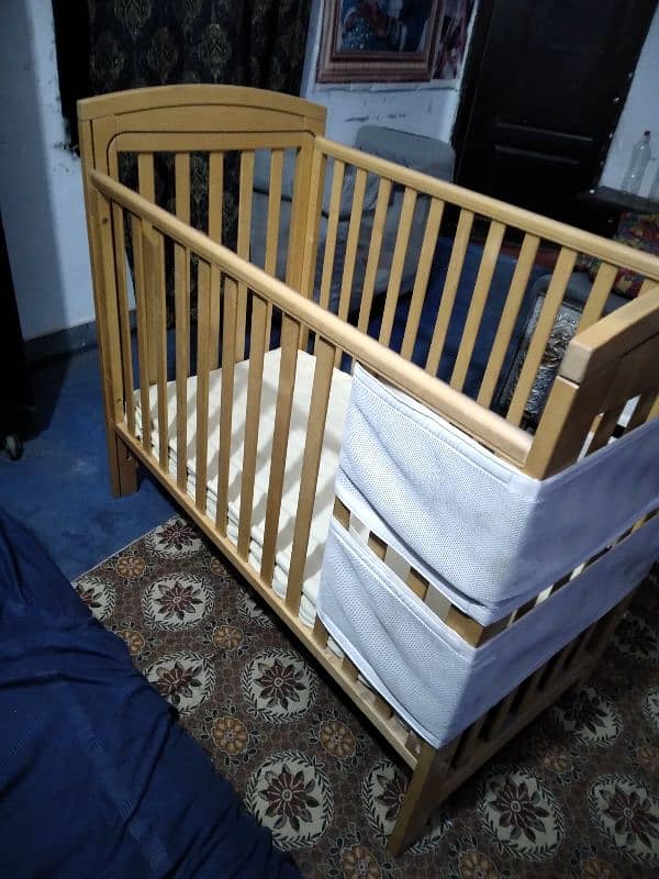 selling  wooden bed condition  10/10 2