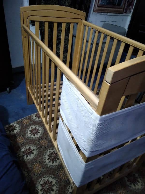 selling  wooden bed condition  10/10 5