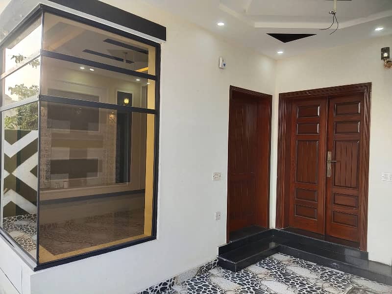 5 Marla Brand New House In Diamond Block Of Park View City Lahore. 6