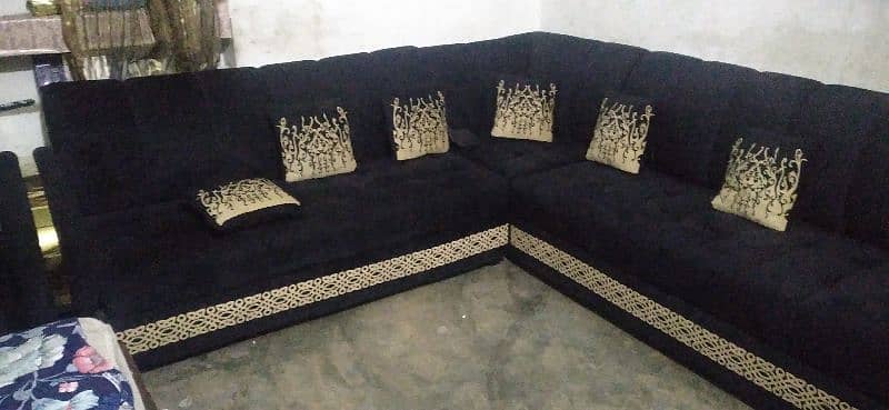 L shaped sofa  same like new only 6month use 0