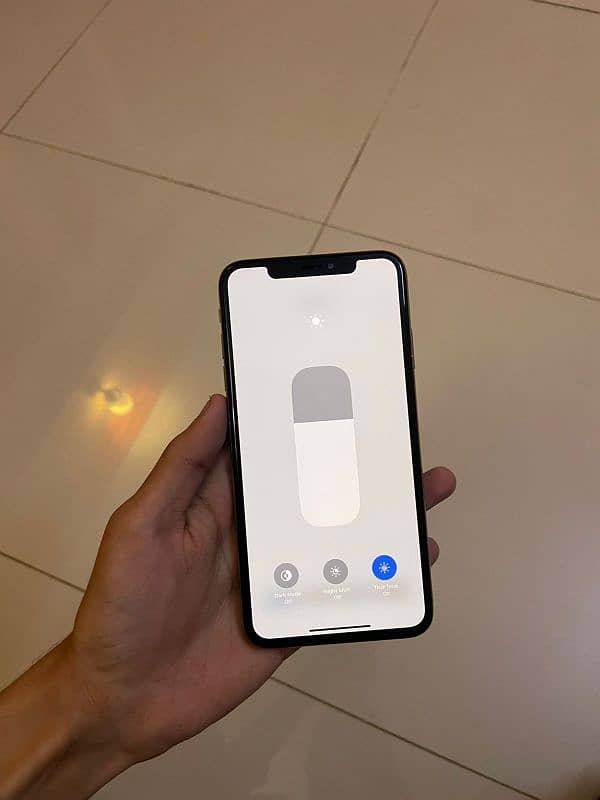 iphone xsmax for sale 64/gb 7