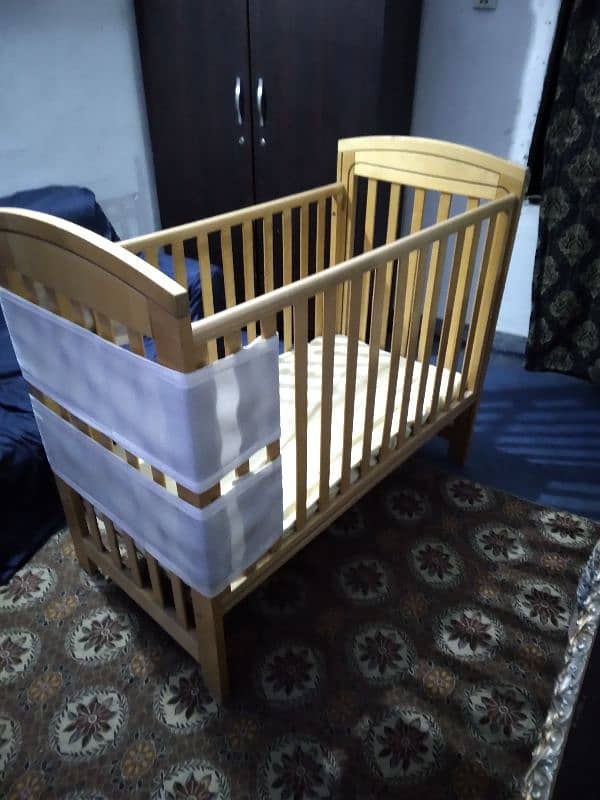 baby wooden bed condition 10/10 4