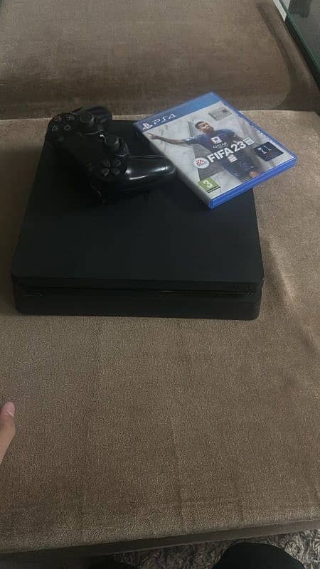 PS 4 CONSOLE 1