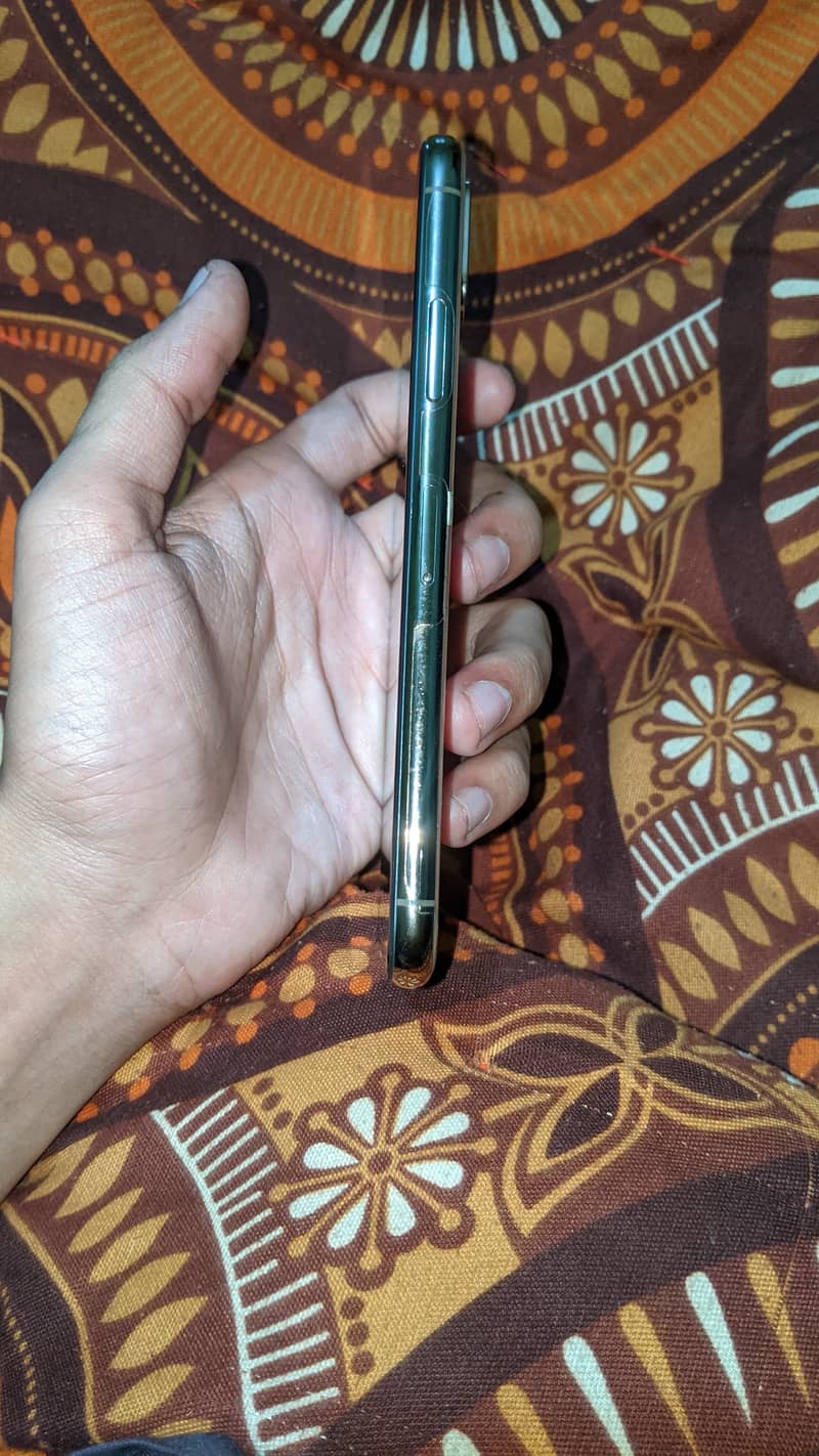 Apple iPhone XS 3