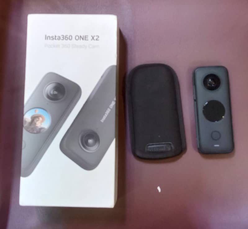 Insta 360 x2 Condition almost new With box and pouch. 1