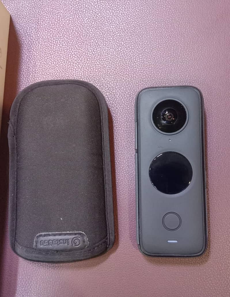 Insta 360 x2 Condition almost new With box and pouch. 2