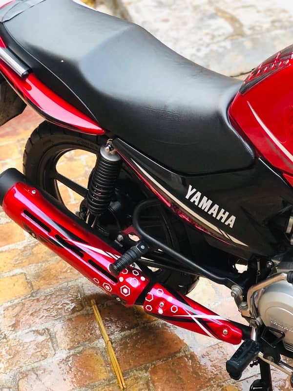 Yamaha YBR G 125cc Red 3