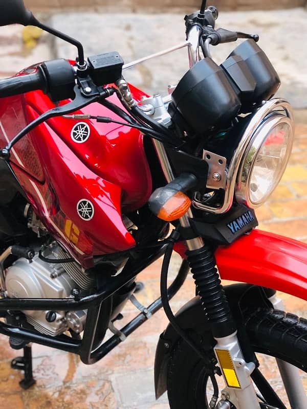 Yamaha YBR G 125cc Red 4