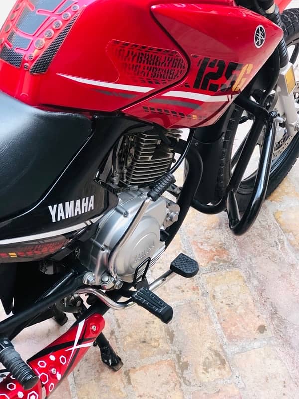 Yamaha YBR G 125cc Red 11