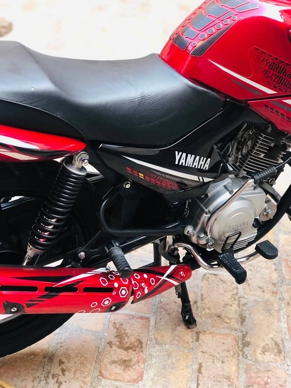 Yamaha YBR G 125cc Red 12