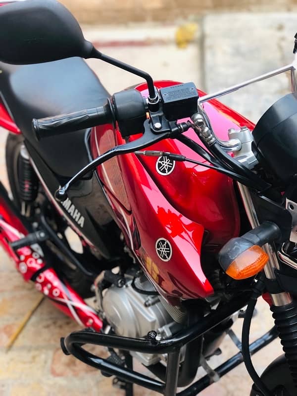 Yamaha YBR G 125cc Red 14