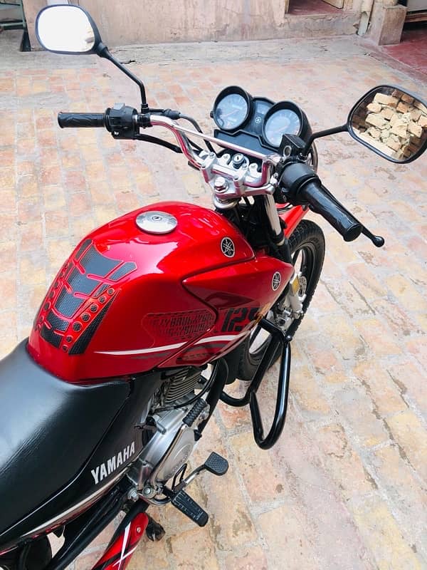 Yamaha YBR G 125cc Red 17